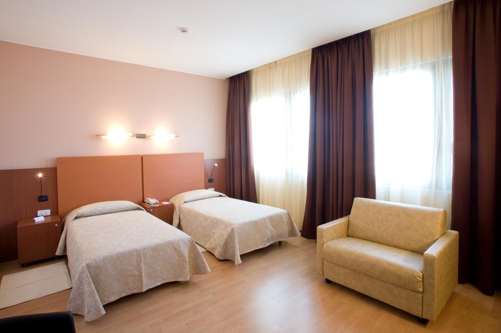 Hotel Mareschi Palace Novara Dış mekan fotoğraf