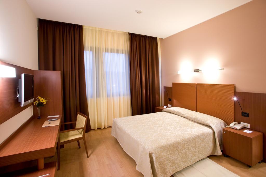 Hotel Mareschi Palace Novara Dış mekan fotoğraf