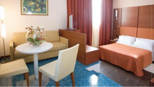 Hotel Mareschi Palace Novara Oda fotoğraf