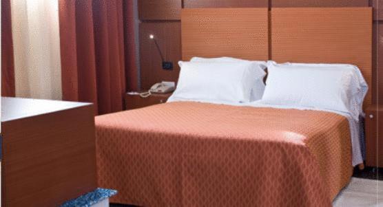 Hotel Mareschi Palace Novara Oda fotoğraf